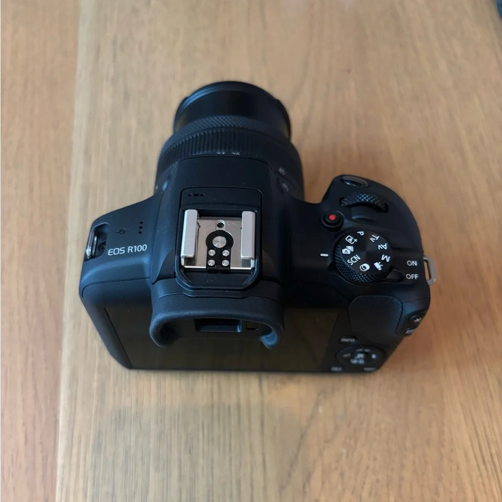 Canon EOS R100 camera - Picture 4 of 7